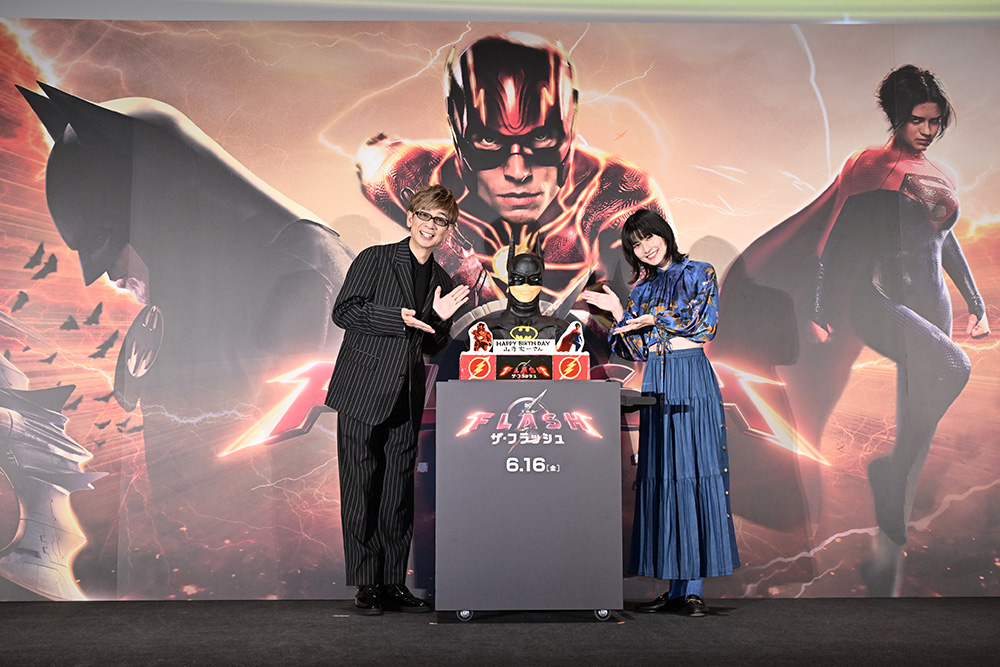 ザ・フラッシュ　ジャパンプレミア参加者限定特典　スーパーガールシール等3点セット ザ・フラッシュ ジャパンプレミア参加者限定特典 スーパーガールシール